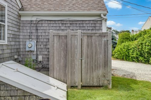 75 Main St, Chatham MA 02633-2419 exterior