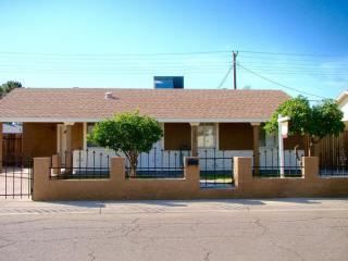6826 Coolidge St, Phoenix, AZ 85033-1910