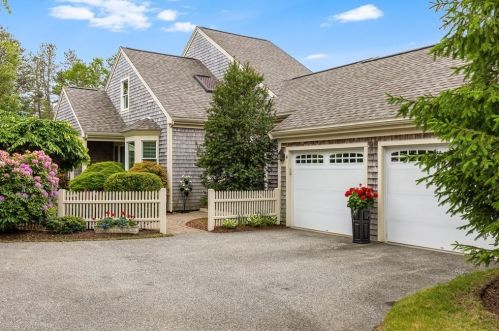 10 Holbeck Cor, Plymouth, MA 02360-8241