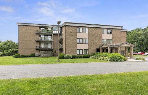 2 Ledgewood Way, Peabody MA 01960-1356 exterior