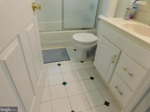 612 Schaeffer Ave, West Deptford NJ 08096-6631 exterior