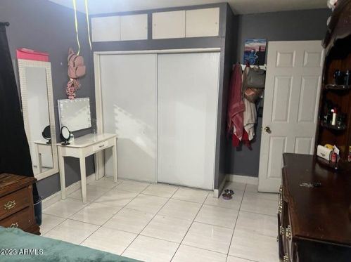 1832 38 Dr, Phoenix AZ 85053-3733 exterior