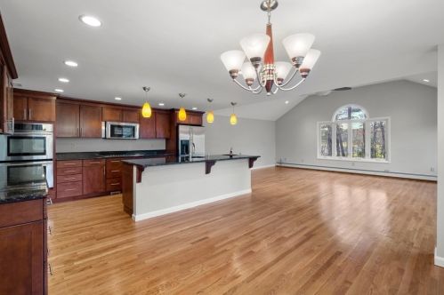 901 Randolph Ave, Milton MA 02186-3404 exterior