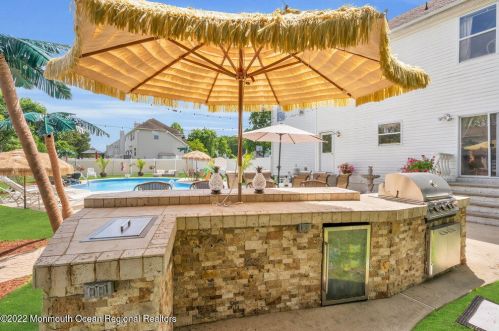 1 Highland Dr, Jackson Twp NJ 08527-1213 exterior