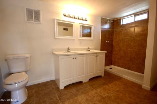 2562 Earll Dr, Phoenix AZ  85016-7404 exterior