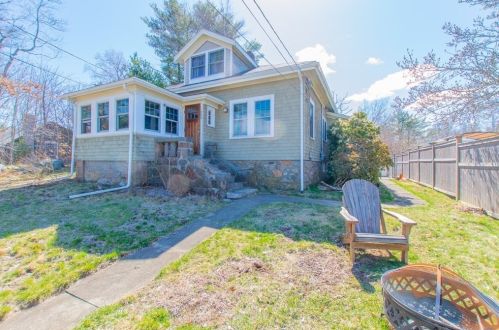 256 Essex Ave, Gloucester, MA 01930-3309