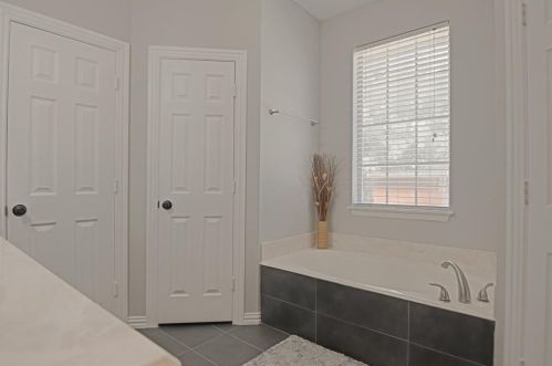 6516 Coral Ln, Garland TX 75048-3386 exterior