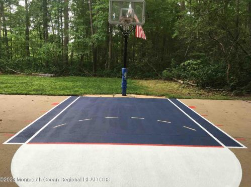 61 Lakeview Dr, Jackson Twp NJ 08527-2701 exterior