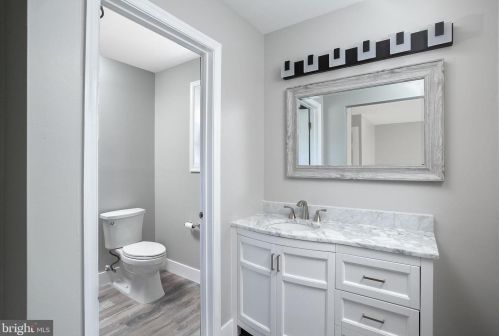 4 Willowwood Ct, Columbus NJ  08022-1025 exterior