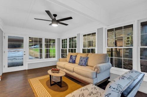 2022 Deren Way, Atlanta GA  30345-3710 exterior