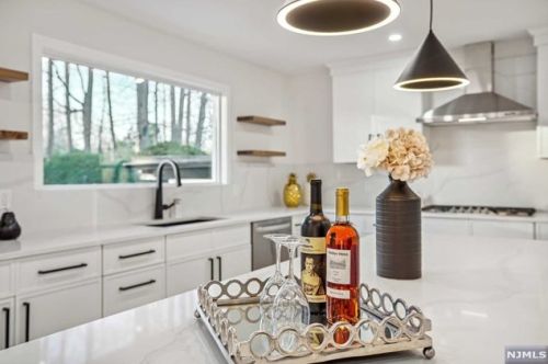 135 Knickerbocker Rd, Cresskill NJ  07626-2439 exterior