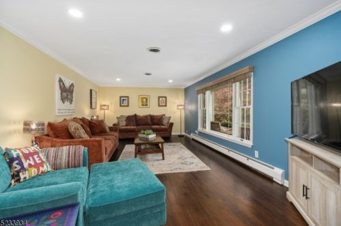 6 Cheshire Ln, Skyline Lakes NJ 07456-2743 exterior