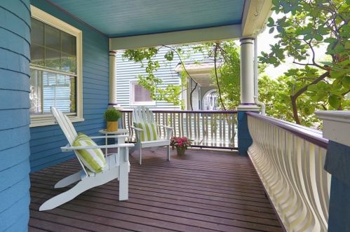 340 Lake Ave, Newton, MA 02461-1253