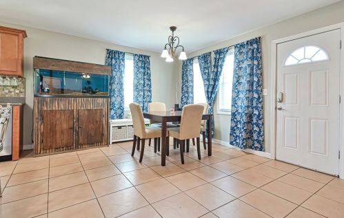 42 Raymond St, Fall River MA 02723-2823 exterior