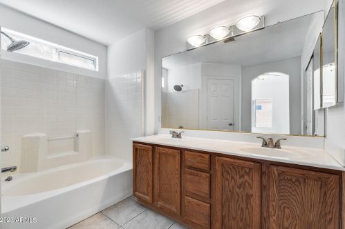 2021 Bluefield Ave, Phoenix AZ 85032-8817 exterior