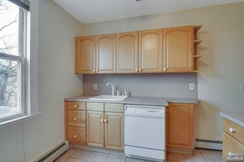 16 Argyle Pl, Kearny NJ 07032-2705 exterior