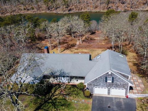 595 Riverview Dr, Chatham MA  02633-1117 exterior