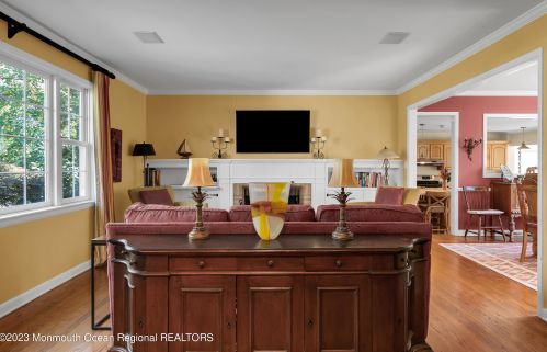 208 Winding Way, Little Silver NJ 07739-1763 exterior