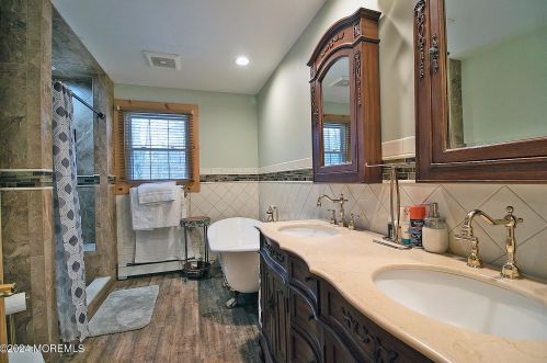 1062 Lakehurst Ave, Jackson Twp NJ 08527-5250 exterior