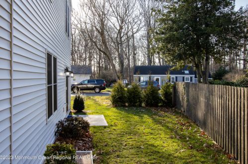 487 Branch Ave, Little Silver NJ  07739-1164 exterior