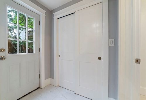 21 Beacon Pl, Chelsea MA  02150-1705 exterior