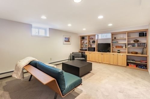 2 Bonad Rd, Milton MA 02186-3212 exterior