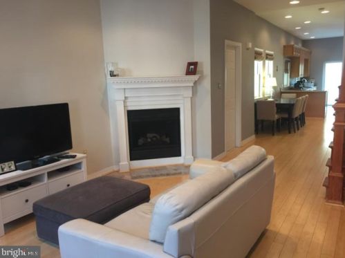 705 16th St, Philadelphia, PA 19130-2902