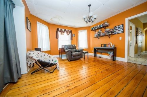 1029 Plymouth Ave, Fall River MA 02721-1939 exterior