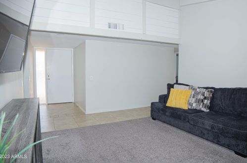 2322 Country Gables Dr, Phoenix AZ 85053-4532 exterior