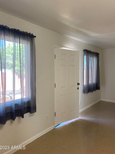 2911 Atlanta Ave, Phoenix AZ 85040-2710 exterior