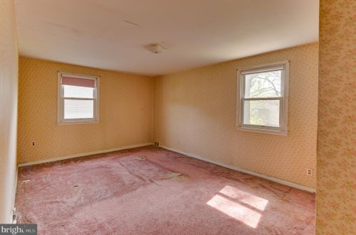 489 Hemlock Ter, West Deptford NJ 08096-2815 exterior