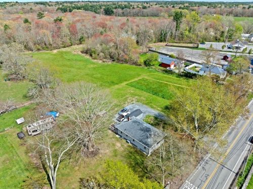 24 Main St, Berkley MA  02779-1399 exterior