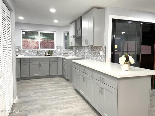 1331 Andorra Dr, Phoenix AZ  85032 exterior