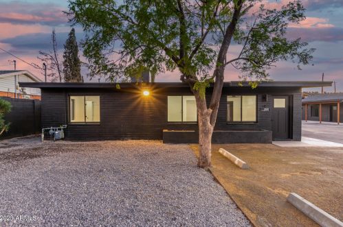 2635 Clarendon Ave, Phoenix AZ 85018-5958 exterior