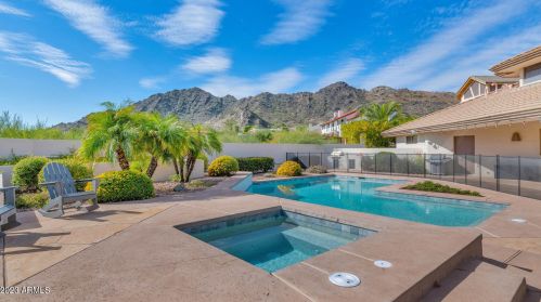 2347 Cinnabar Ave, Phoenix AZ  85028-3633 exterior