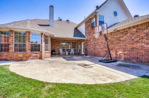 2709 Oakland Hl Dr, Plano TX 75025-6448 exterior