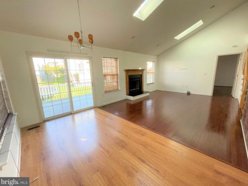 19 Canal View Dr, Trenton NJ  08648-1319 exterior