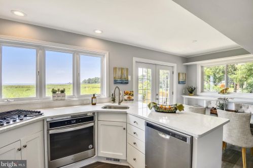 1525 Bay Dr, Shady Side MD exterior