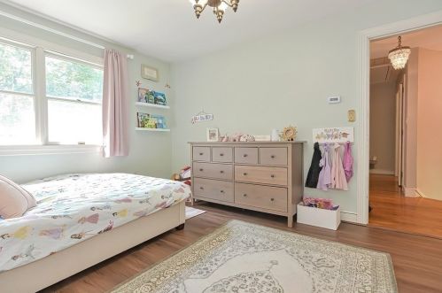 5 Maple Ln, Sutton MA 01590-1810 exterior