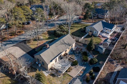 16 Joshuas Way, Chatham MA 02633-1565 exterior