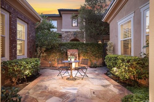 17 Buellton, Irvine CA 92602-2032 exterior