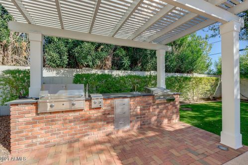 5621 Calle Camelia, Phoenix AZ 85018-4617 exterior