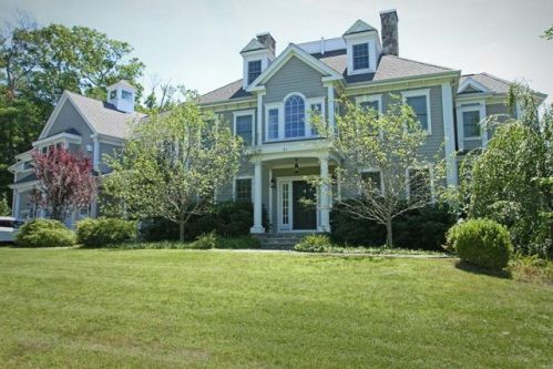 61 Tara Dr, Hingham MA  02061-2627 exterior