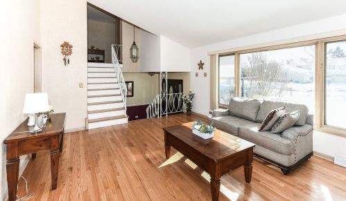 8738 Bruce Dr, Niles IL 60714-2344 exterior