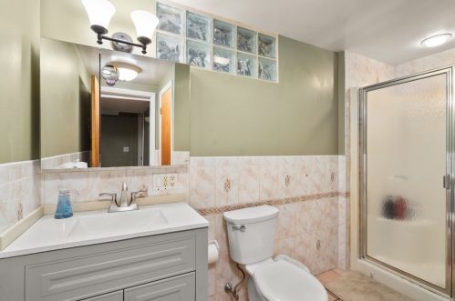 2054 Beacon St, Newton MA 02468-1445 exterior