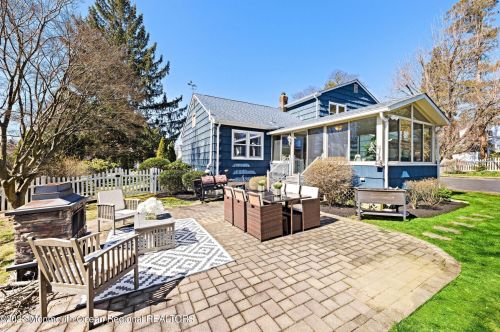 450 Branch Ave, Little Silver NJ  07739-1111 exterior