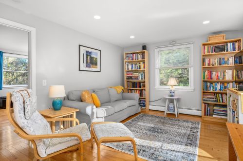 130 Main St, Dennis MA 02638-2019 exterior