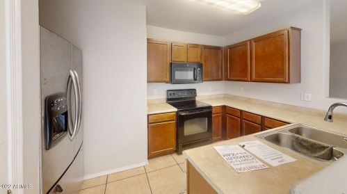 2032 71st Ln, Phoenix, AZ 85043-7542