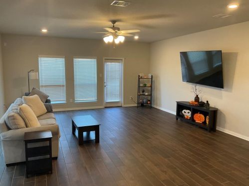 532 6th St, Morgans Point, TX 77571-4910