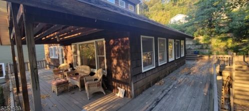 125 Upper Lakeview Ave, Skyline Lakes NJ  07456-2831 exterior